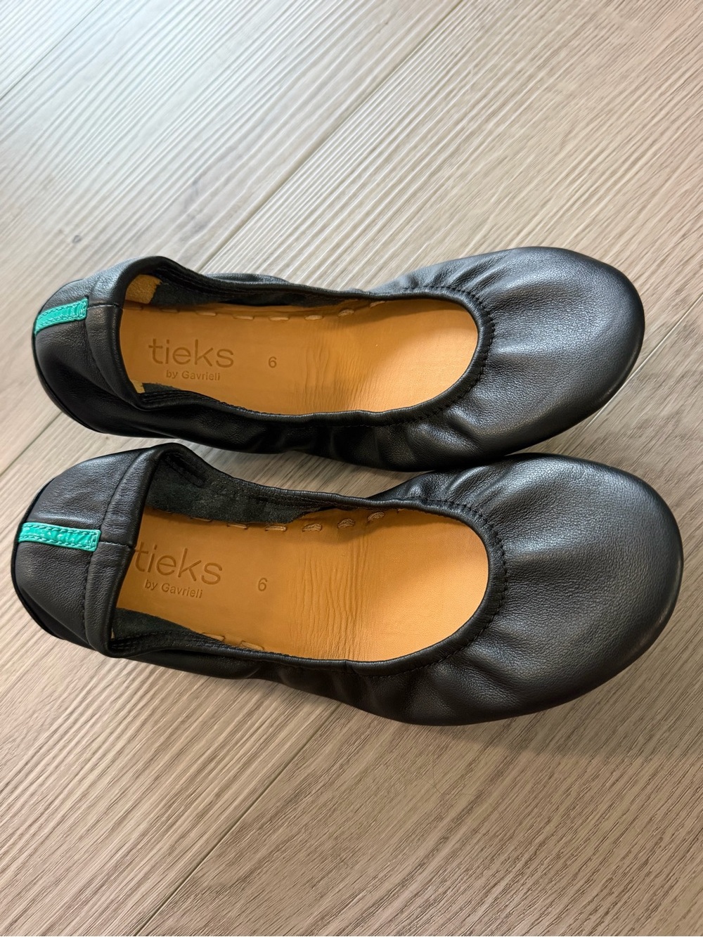 Tieks Women’s Black Leather Round Toe Slip-On Ballet Flats US 6